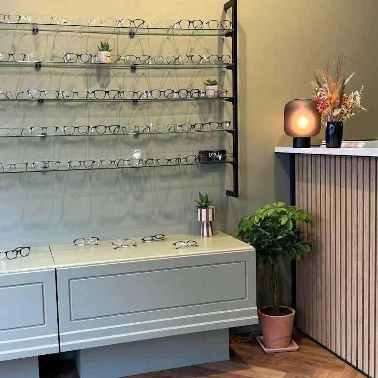 gamme de lunettes de vue dans une boutique à Soissons